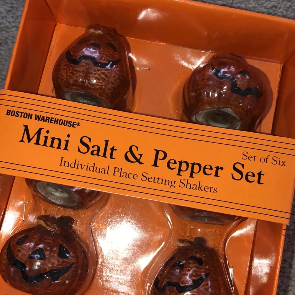 Boston Warehouse Halloween Mini Salt & Pepper Shakers‎ Set Pumpkins  New